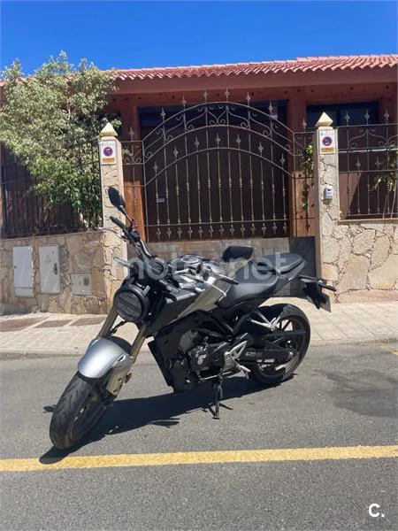 Honda CB125R - Vista 1