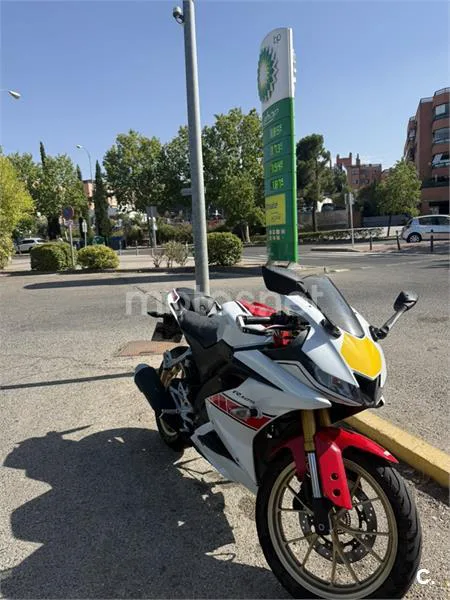 Yamaha YZF-R125 - Vista 1