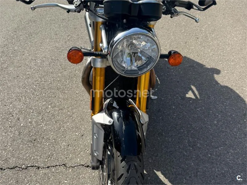 Triumph Thruxton - Vista 1