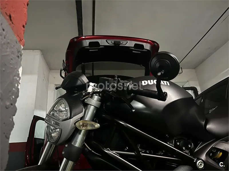 Ducati Monster 696 - Vista 1