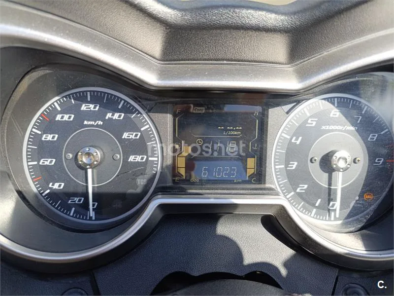 Yamaha XMAX 400 - Vista 1