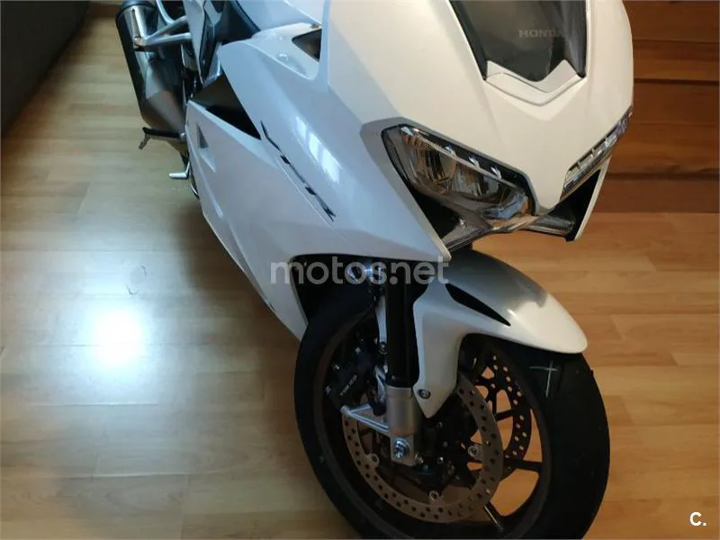 Honda VFR800F - Vista 1