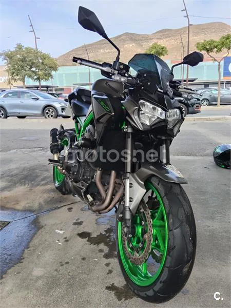 Kawasaki Z900 - Vista 1