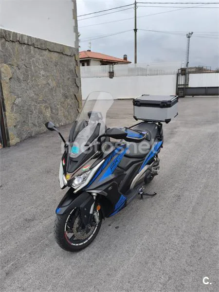 Kymco AK 550 - Vista 1