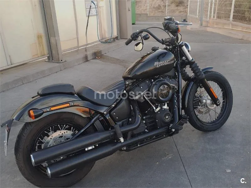 Harley-Davidson Street Bob - Vista 1