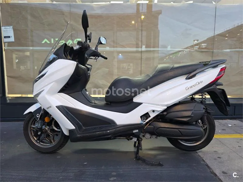 Kymco Grand Dink 125 2400 € 2017 Barcelona - 1