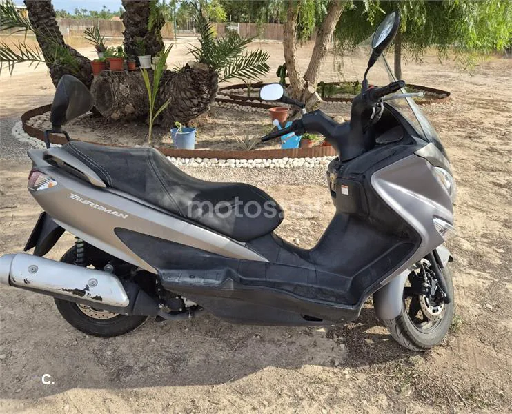 Suzuki Burgman 125 2300 € 2018 Alicante - 1