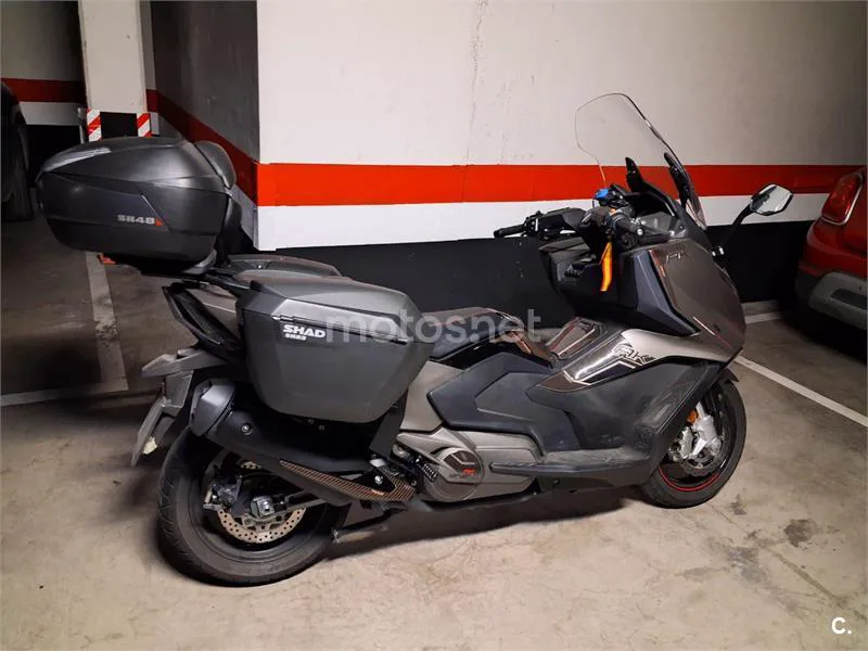 Kymco AK 550 - Vista 1