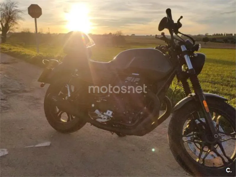 Moto Guzzi V7 III 5500 € 2020 Granada - 1