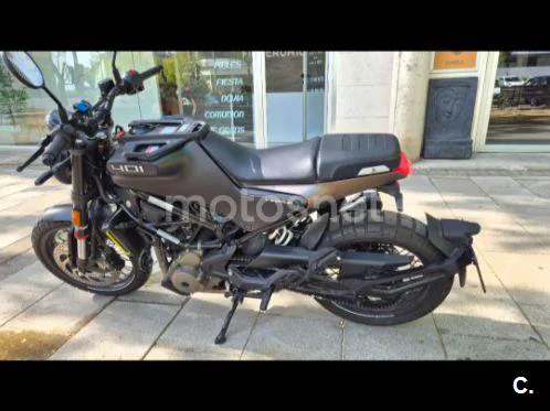 Husqvarna Svartpilen 401 4100 € 2022 Madrid - 1