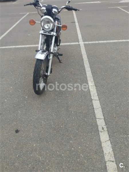 Suzuki GN250 - Vista 1