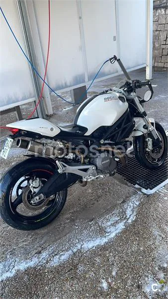 Ducati Monster 696 4245 € 2013 Madrid - 1