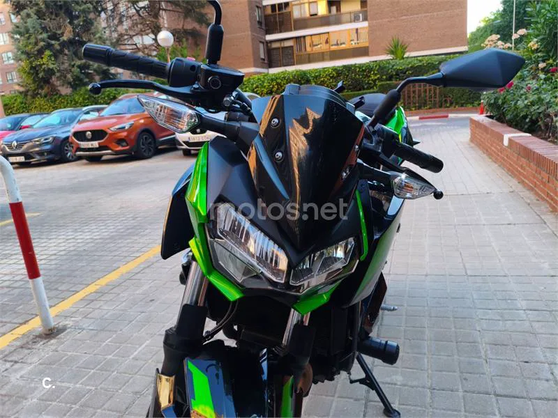 Kawasaki Z400 - Vista 1
