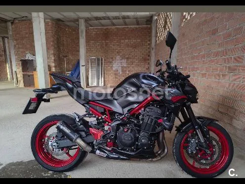 Kawasaki Z900 - Vista 1