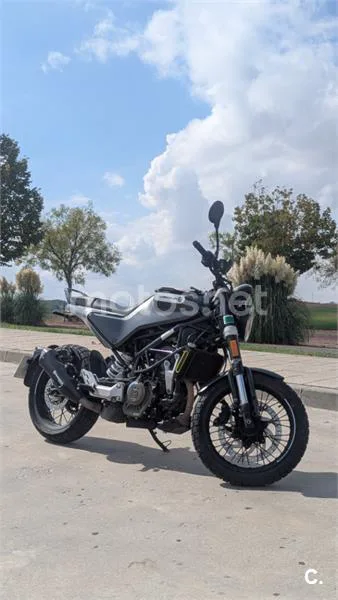Husqvarna Svartpilen 125 2650 € 2022 Guadalajara - 1