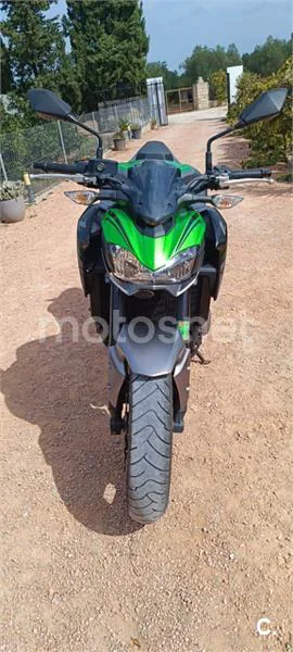 Kawasaki Z900 - Vista 1