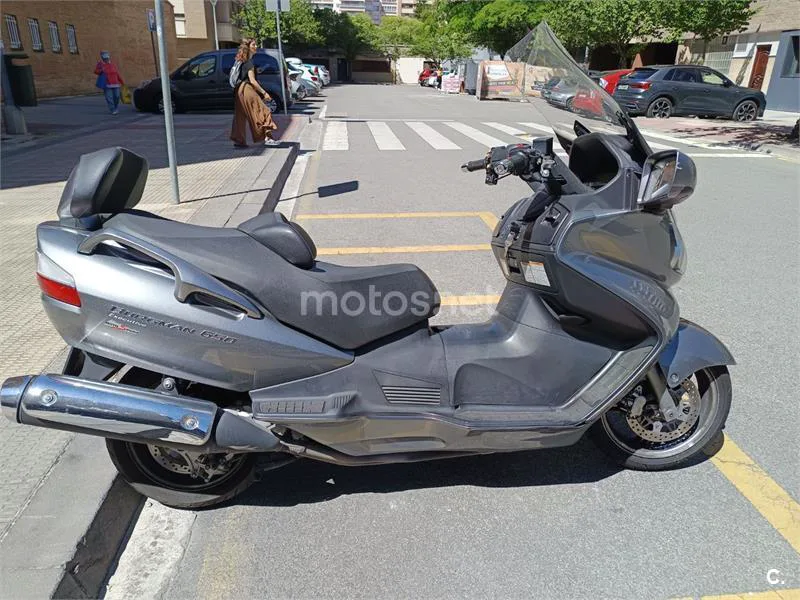 Suzuki Burgman 650 Executive 3600 € 2013 Navarra - 1