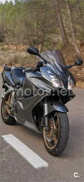 Honda VFR800F - Vista 1