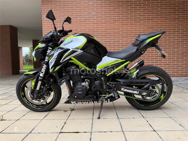 Kawasaki Z900 - Vista 1