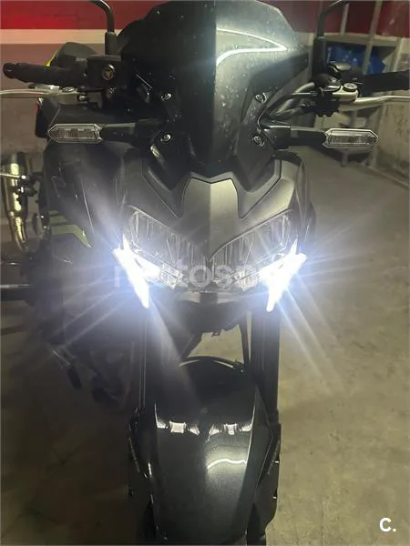 Kawasaki Z900 - Vista 1