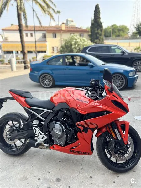Suzuki GSX-8R - Vista 1