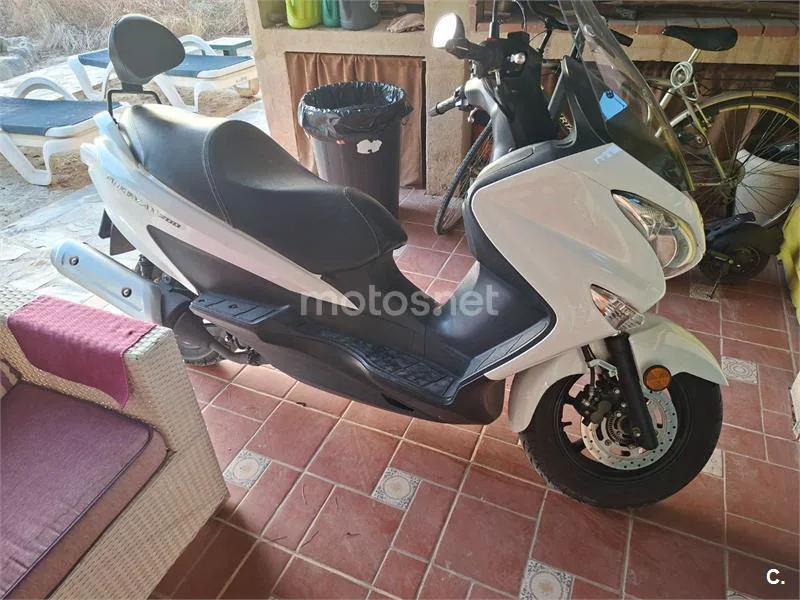 Suzuki Burgman 200 2100 € 2019 Alicante - 1