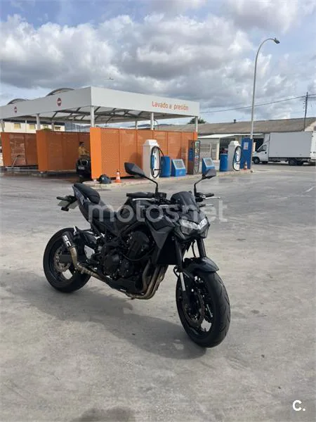 Kawasaki Z900 - Vista 1