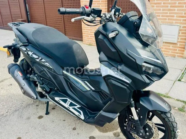 Keeway Vieste 300 XDV 2800 € 2024 Madrid - 1