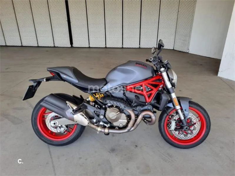Ducati Monster 821 3650 € 2017 Alicante - 1