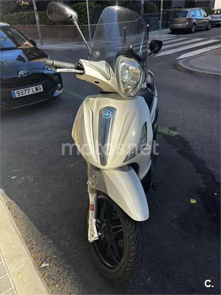 Piaggio Beverly Sport Touring 350 2200 € 2016 Madrid - 1
