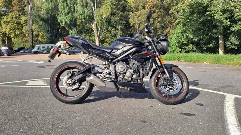 Triumph Street Triple 6500 € 2017 Pontevedra - 1