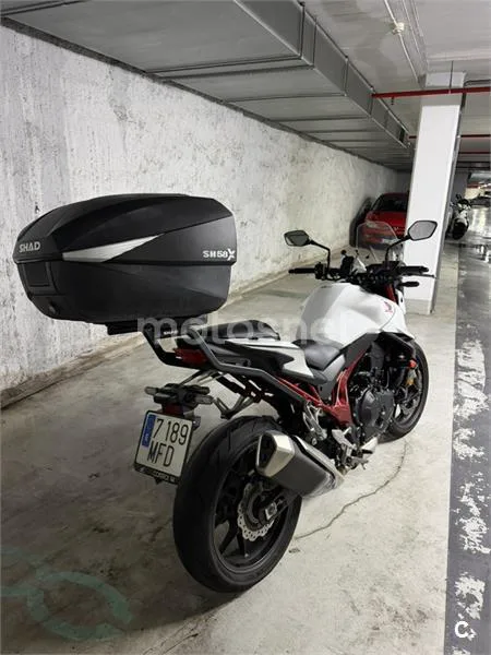 Honda CB750 Hornet - Vista 1