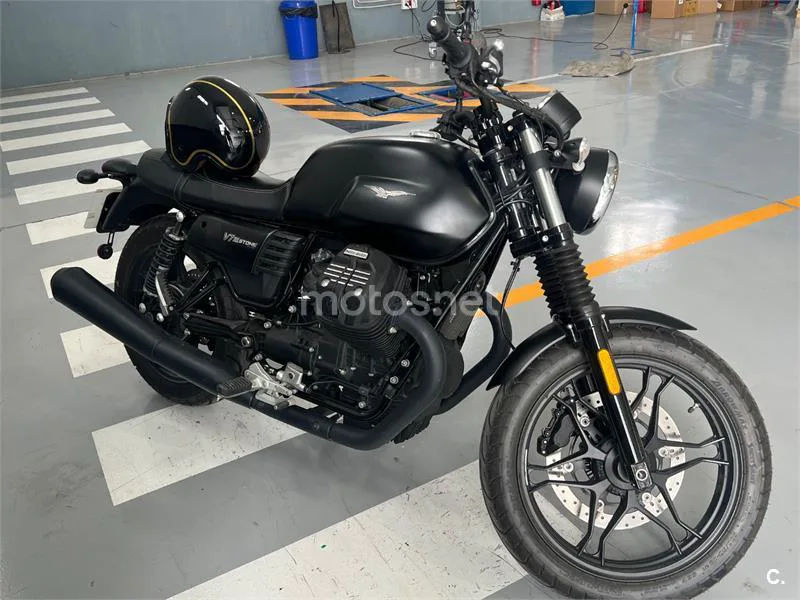 Moto Guzzi V7 III 4500 € 2019 Granada - 1