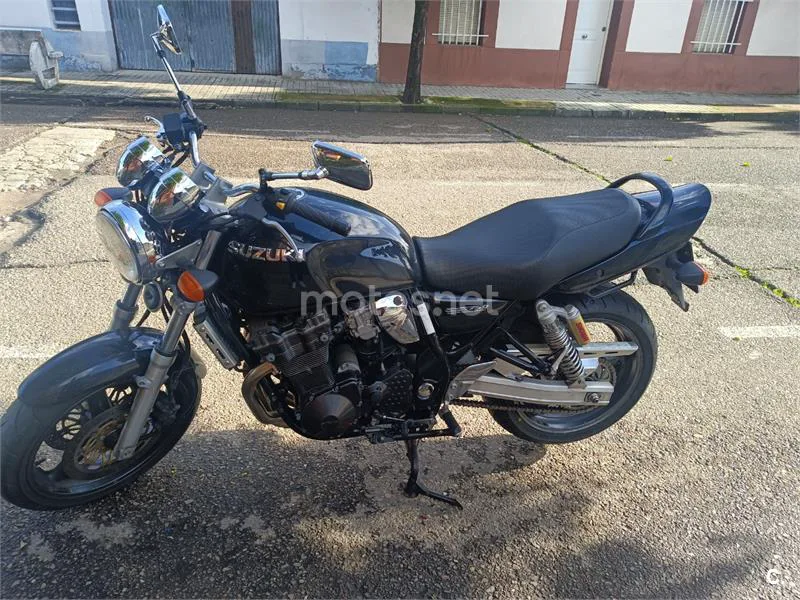 Suzuki GSX750 - Vista 1