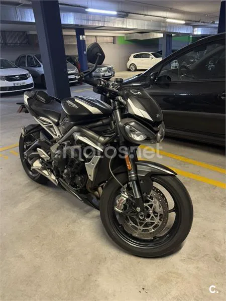 Triumph Street Triple 765 9700 € 2022 Madrid - 1