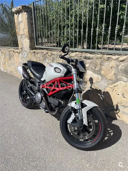 Ducati Monster 796 - Vista 1