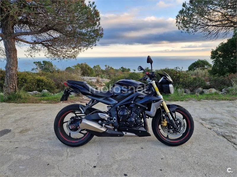 Triumph Street Triple 2500 € 2014 Barcelona - 1