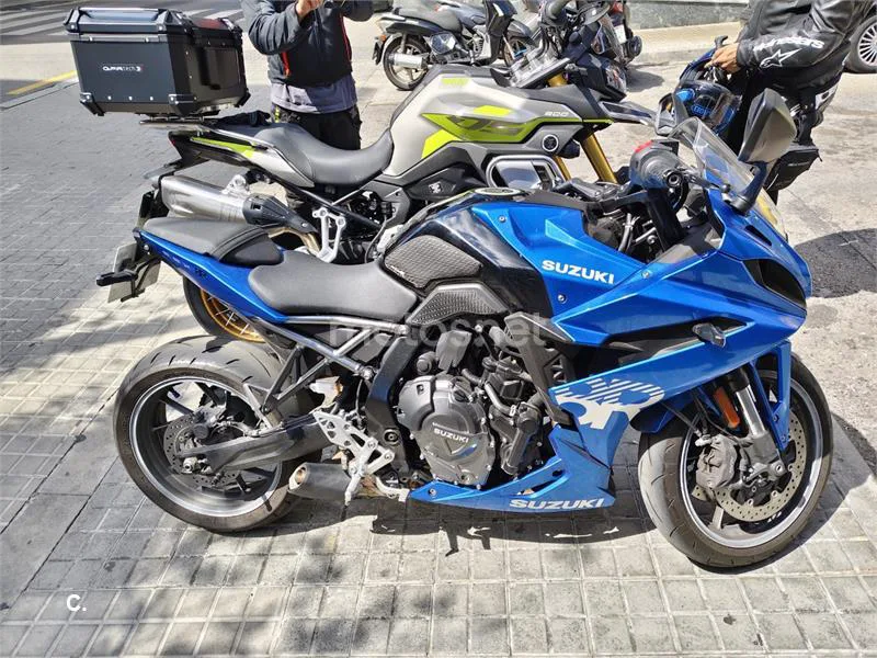 Suzuki GSX-8R - Vista 1
