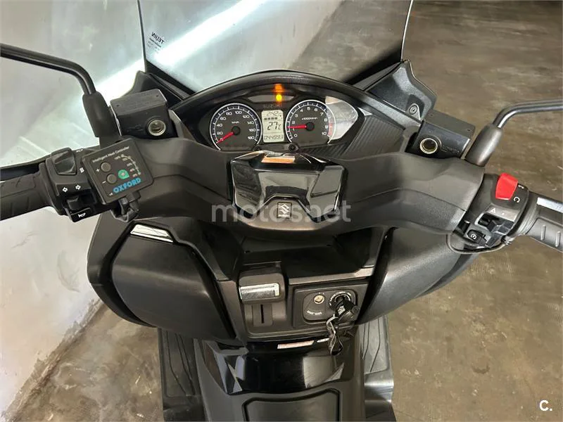 Suzuki Burgman 400 2100 € 2017 Barcelona - 1