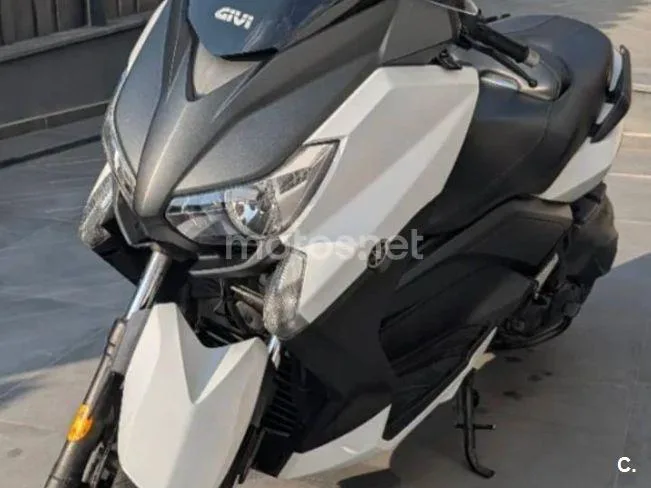 Yamaha XMAX 400 • 2018 • 38.000 km • 3295 € - Barcelona