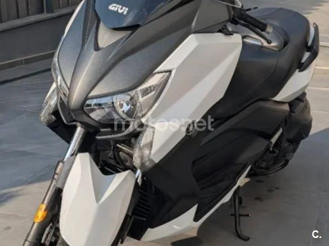 Yamaha XMAX 400 • 2018 • 38.000 km • 3295 € - Barcelona