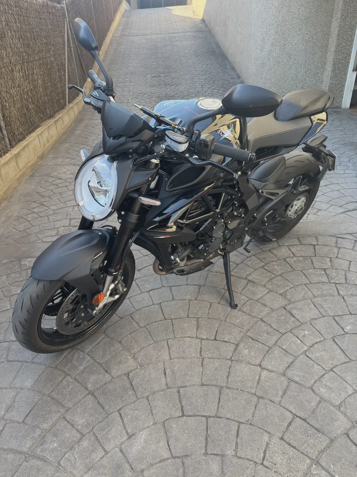 MV Agusta Brutale 800 10.500 € 2024 Barcelona - 1
