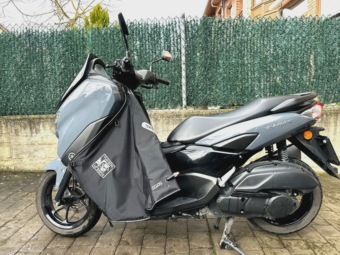 Yamaha NMAX 2900 € 2023 Araba - 1