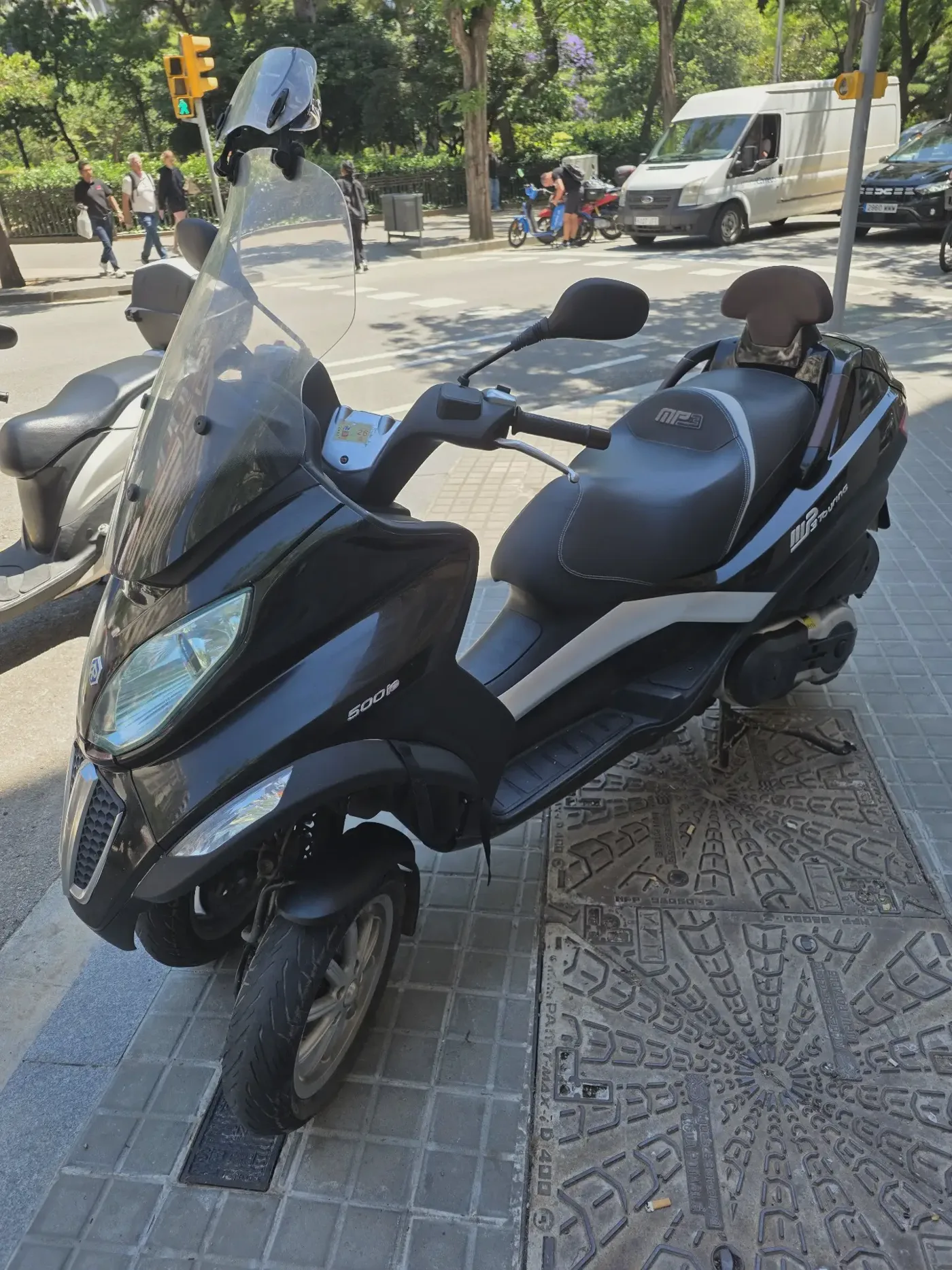 Piaggio MP3 500 2450 € 2012 Barcelona - 1