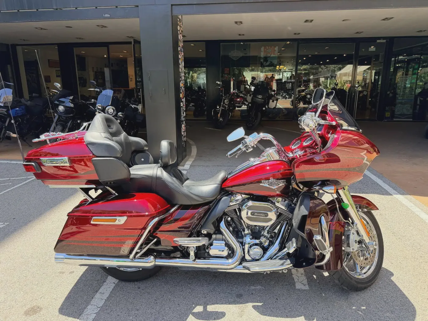 Harley-Davidson CVO Limited - Vista 1