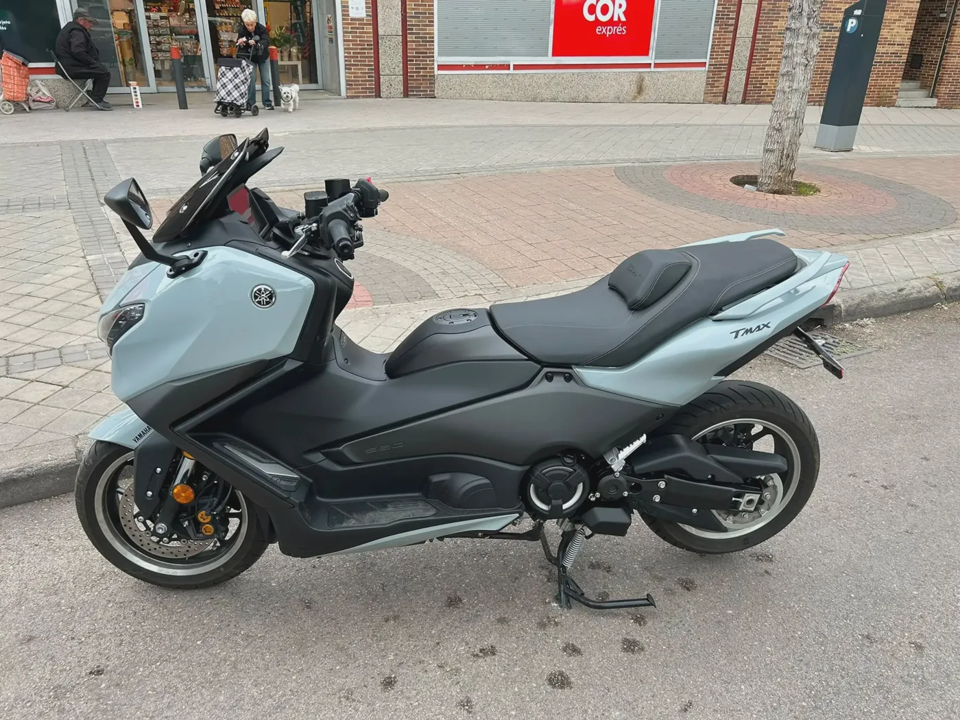 Yamaha TMAX 560 - Vista 1