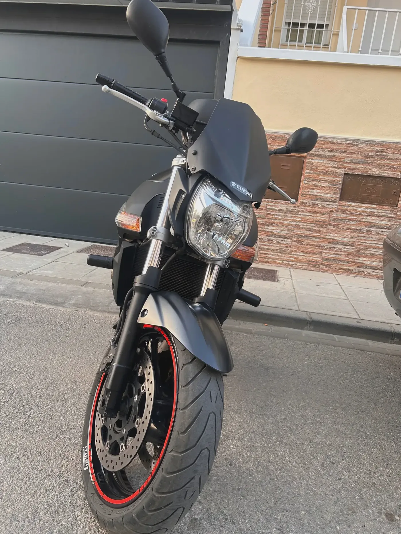 Suzuki GSR600 2400 € 2006 Granada - 1