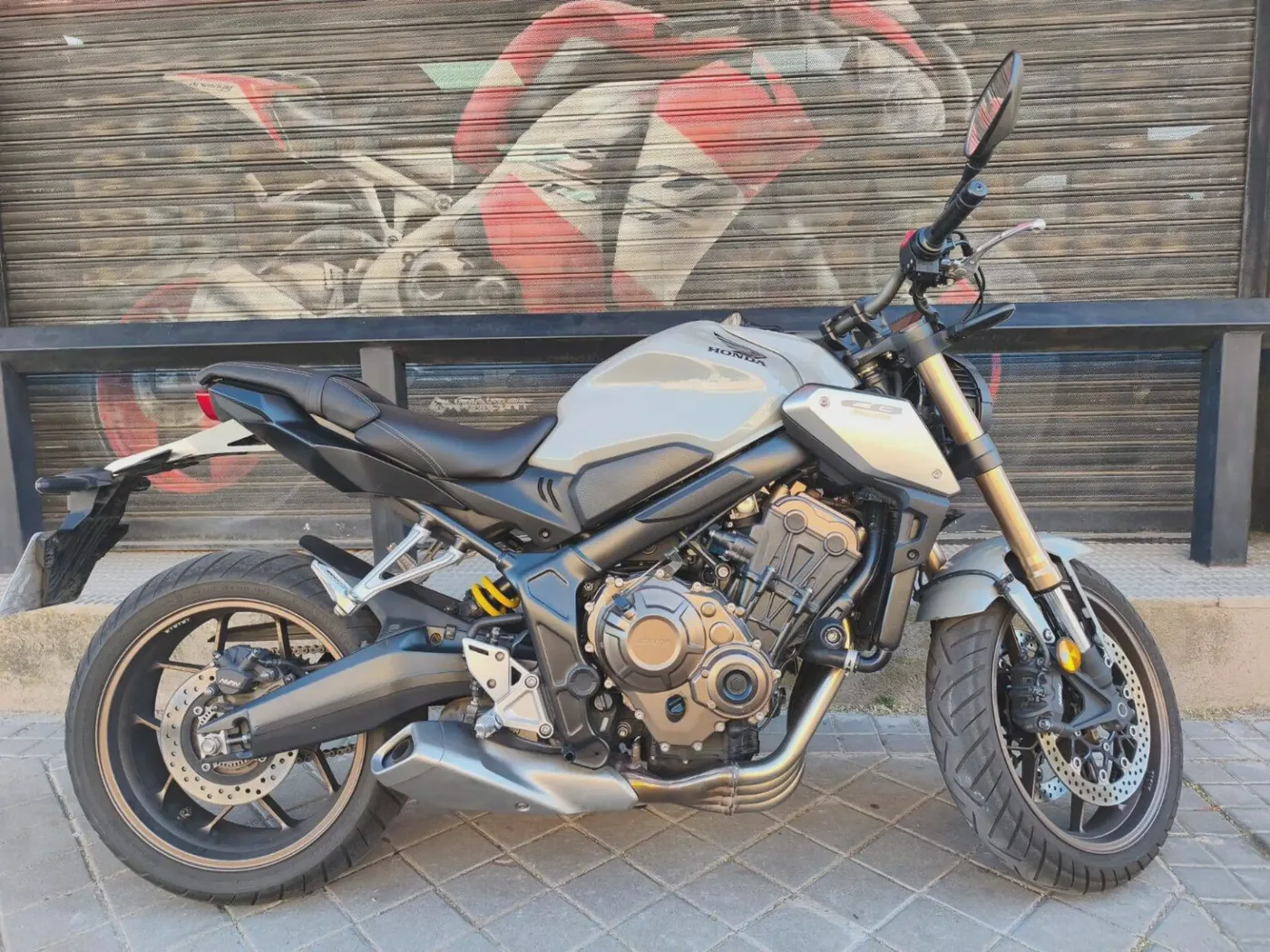 Honda CB650 - Vista 1