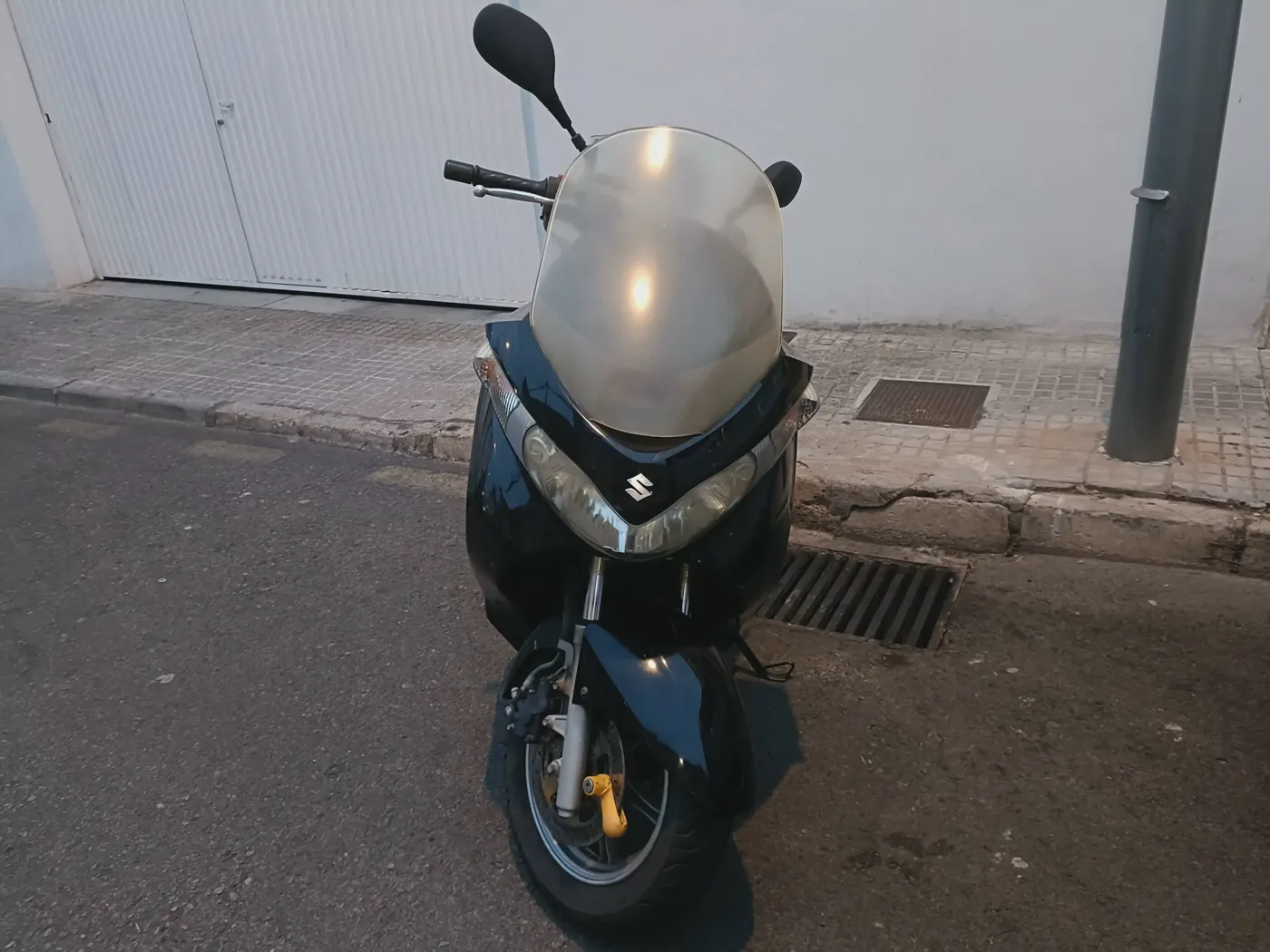 Suzuki Burgman 200 - Vista 1