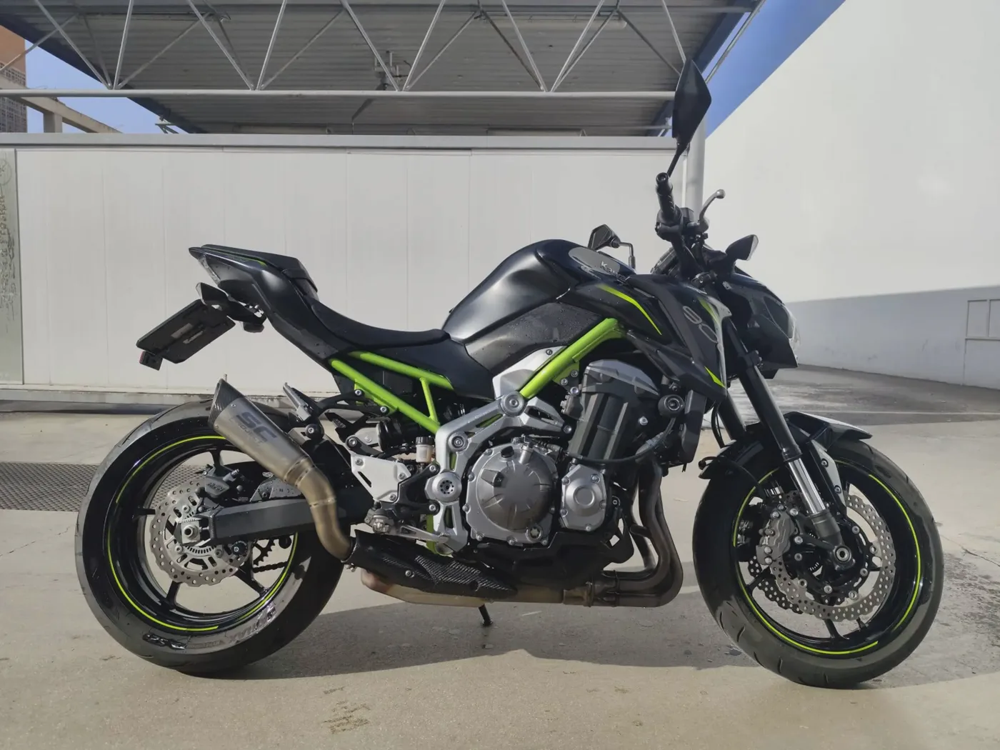 Kawasaki Z900 - Vista 1